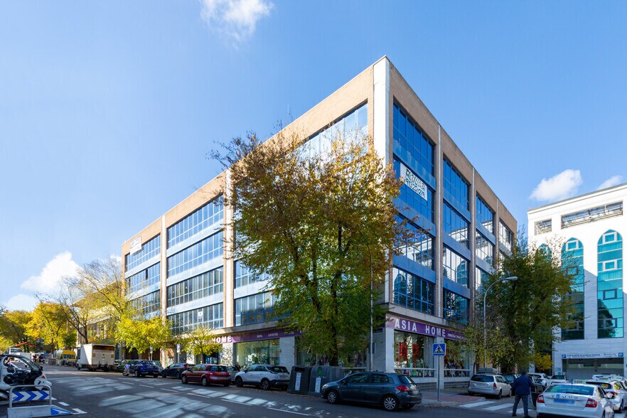 Office in Madrid, Madrid for sale - Primary Photo - Image 1 of 6