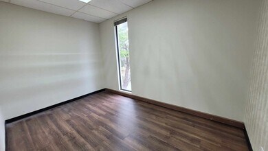 2500 W Broad St, Athens, GA to rent Interior Photo- Image 2 of 12