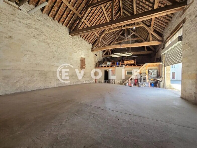 Light Industrial in Wissous to rent - Interior Photo - Image 2 of 18