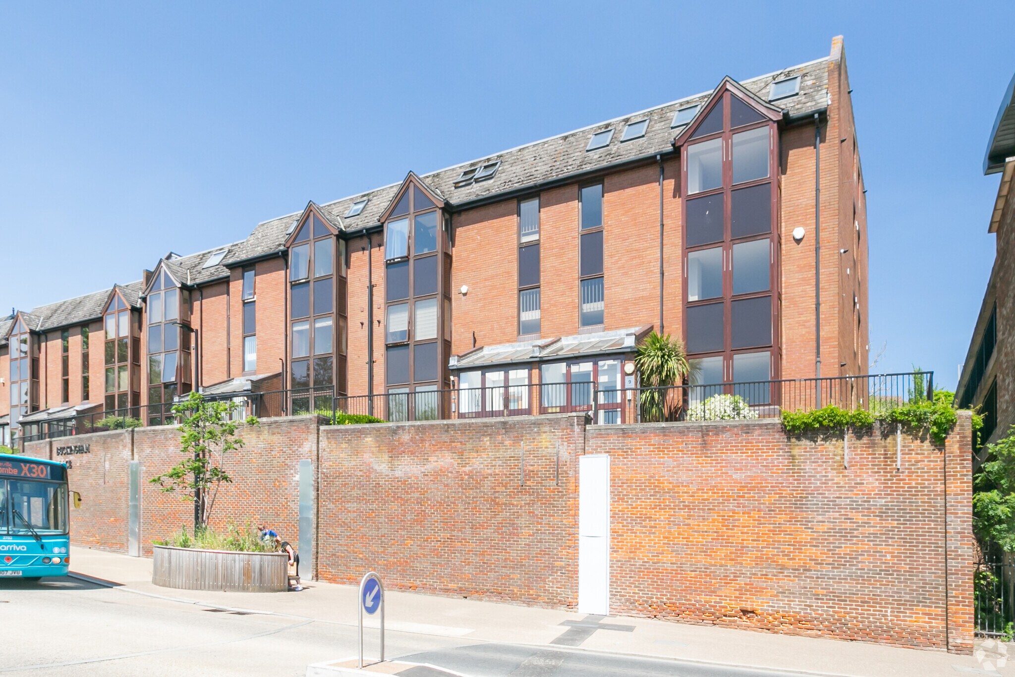 Bellfield Rd, High Wycombe for sale Primary Photo- Image 1 of 1