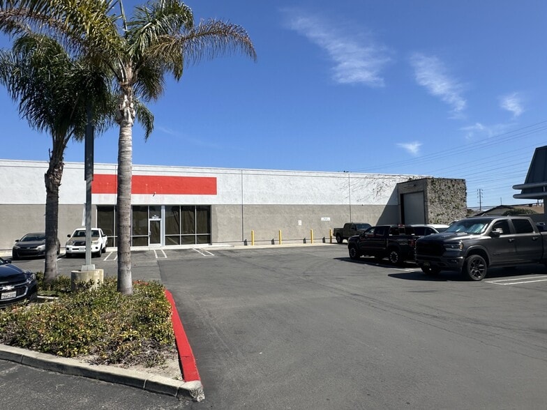 19002-19148 Brookhurst St, Huntington Beach, CA to rent - Building Photo - Image 3 of 6