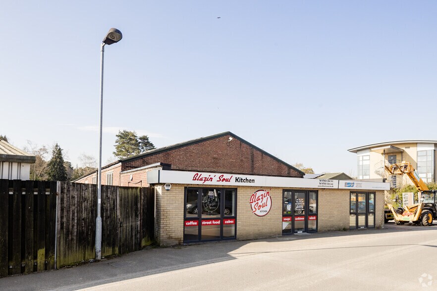 Lyndhurst Rd, Ascot for sale - Primary Photo - Image 1 of 1