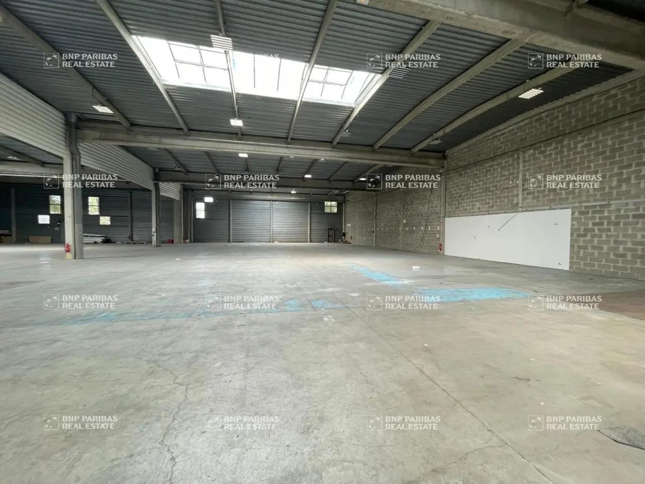 Light Industrial in Croissy-Beaubourg to rent Interior Photo- Image 1 of 9