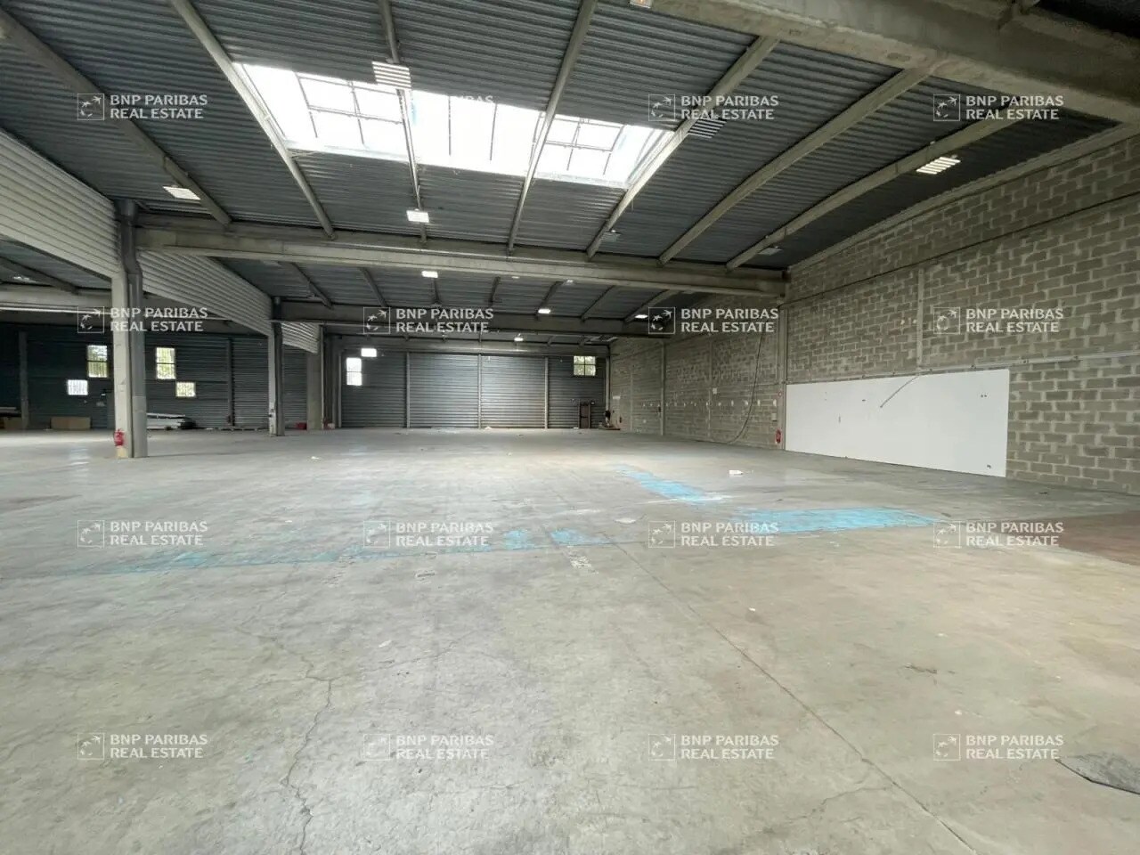 Light Industrial in Croissy-Beaubourg to rent Building Photo- Image 1 of 4