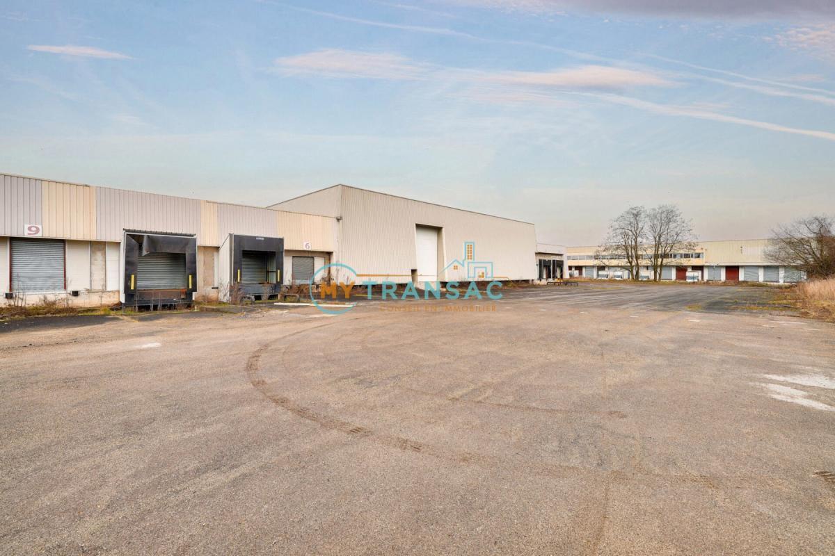 Industrial in Croissy-Beaubourg to rent Building Photo- Image 1 of 11