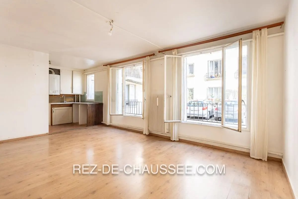 Build-to-Rent in Paris for sale Interior Photo- Image 1 of 19