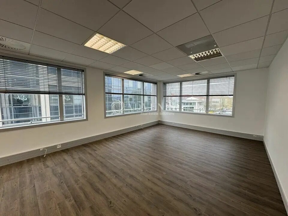 Office in Villepinte to rent Interior Photo- Image 1 of 9