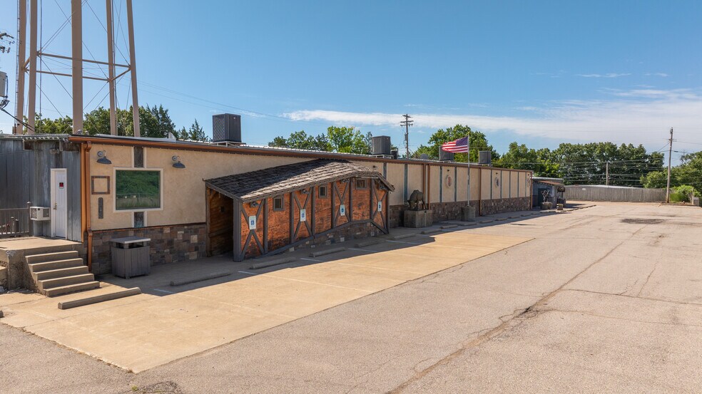 1493 State Highway KK, Osage Beach, MO for rent - Building Photo - Image 3 of 27