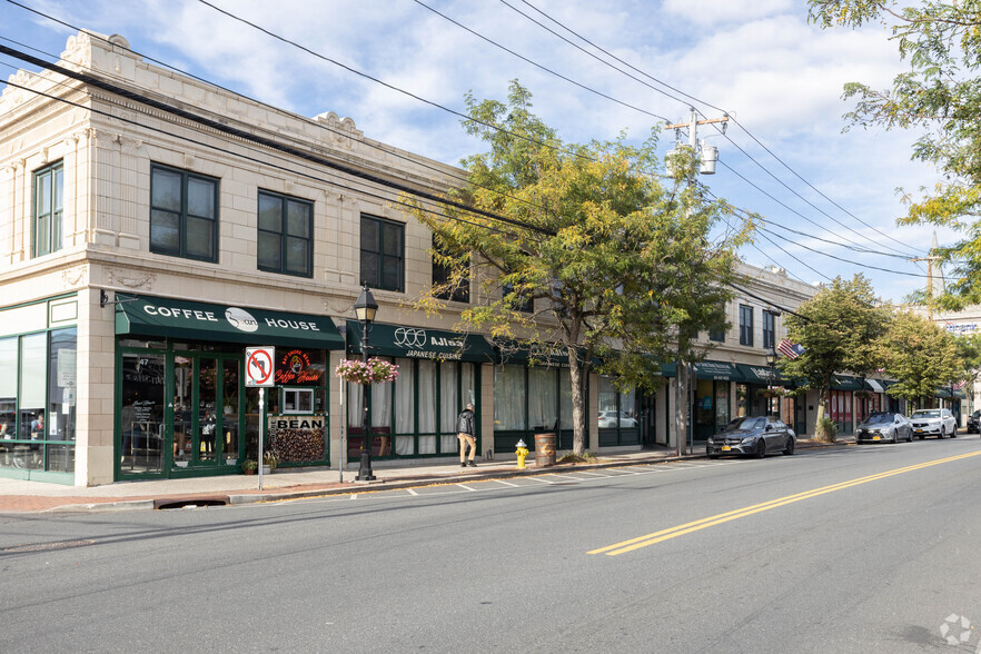 47-69 E Main St, Bay Shore, NY for sale - Primary Photo - Image 1 of 1