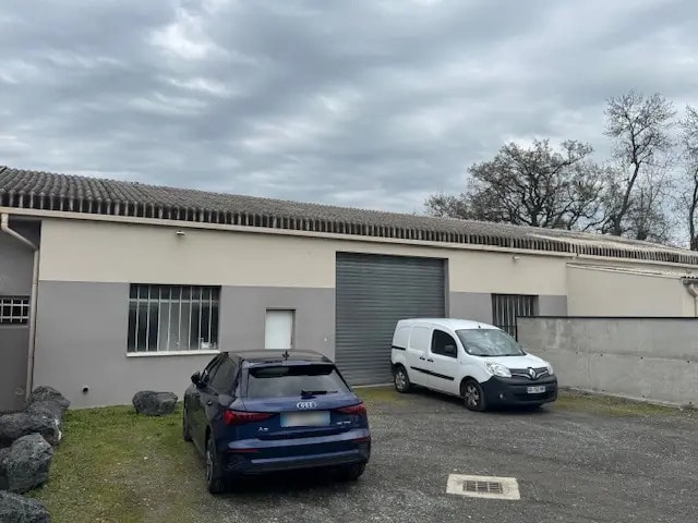Location Entrepôt 318 m² - Photo 1