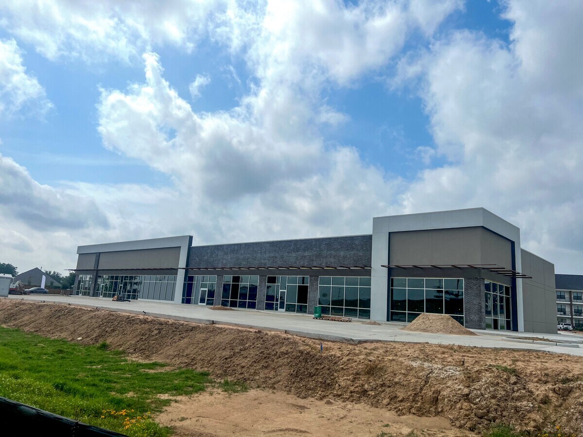 6941 Spring Stuebner Rd, Spring 77379 Shops at Grand Parkway and