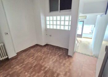 Retail in Madrid, Madrid to rent Interior Photo- Image 1 of 5