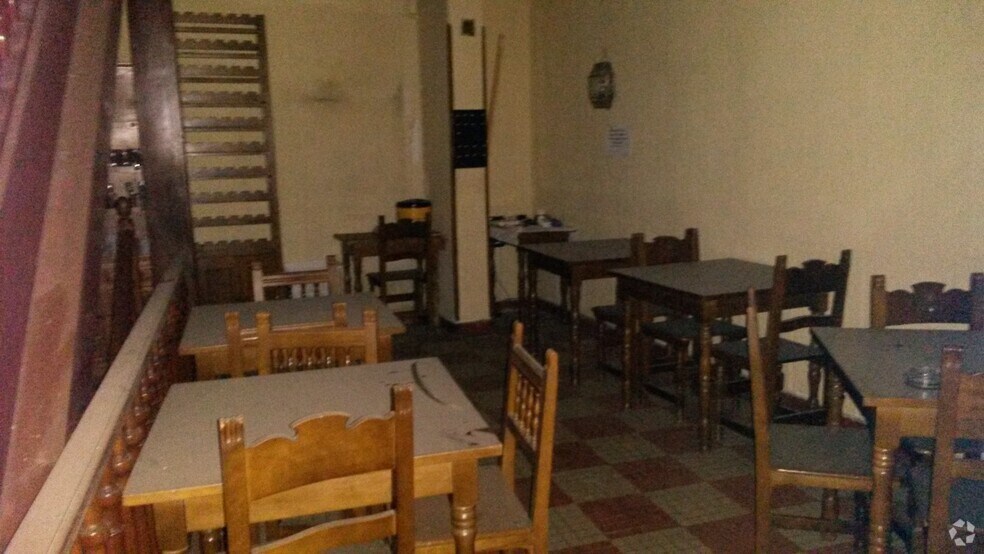 Retail in Segovia, Segovia to rent - Building Photo - Image 2 of 4