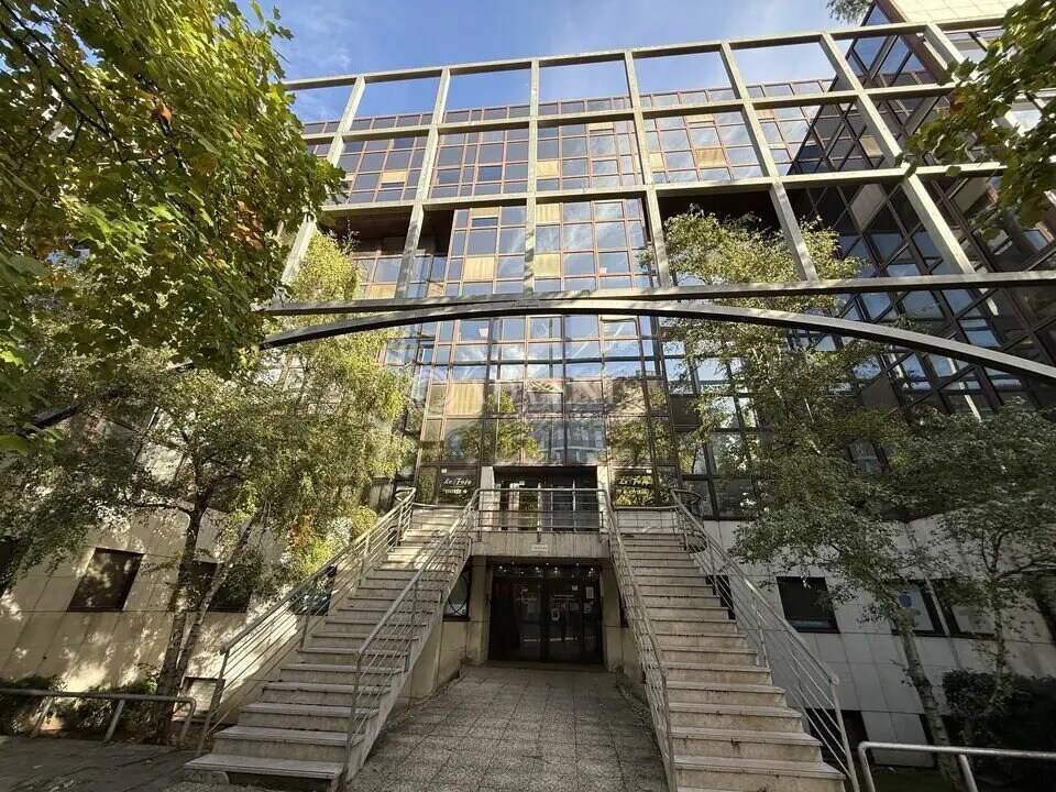 Office in Noisy-le-Grand to rent Building Photo- Image 1 of 12