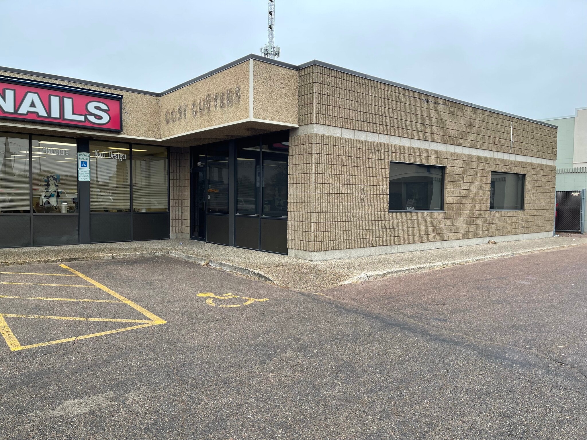 2720 W 12th St, Sioux Falls, SD for sale Building Photo- Image 1 of 1