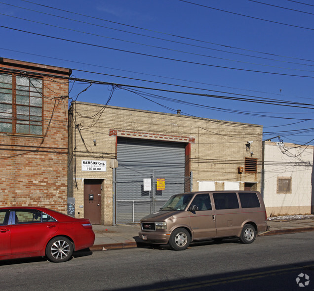 427 Stanley Ave, Brooklyn, NY for rent - Primary Photo - Image 1 of 3