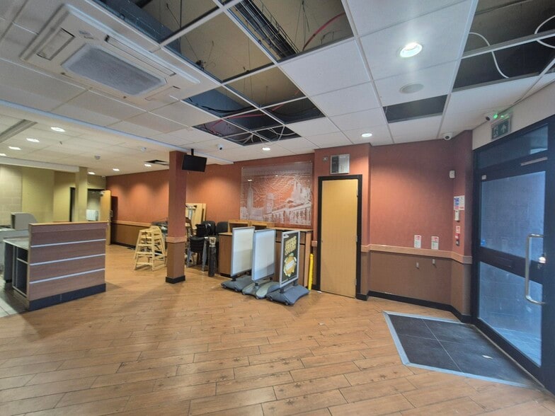 13 Banks Rd, Wirral to rent - Building Photo - Image 2 of 5