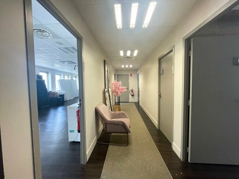 Office in Villeurbanne to rent - Interior Photo - Image 3 of 4