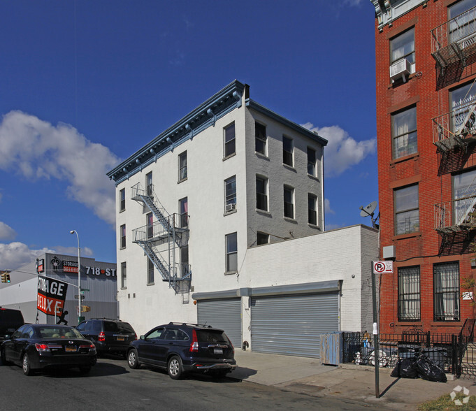 629 Classon Ave, Brooklyn, NY for rent - Building Photo - Image 2 of 3