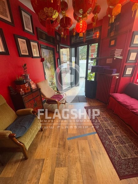 Retail in Paris to rent - Interior Photo - Image 2 of 9