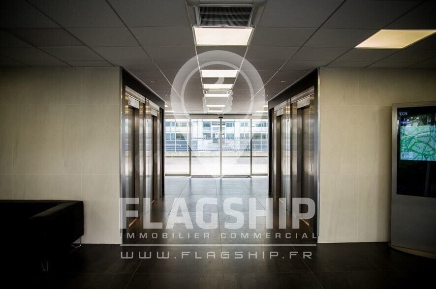 Office in Pantin to rent - Building Photo - Image 1 of 7