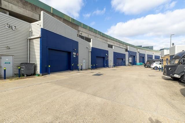 Linford St, London to rent Building Photo- Image 1 of 3