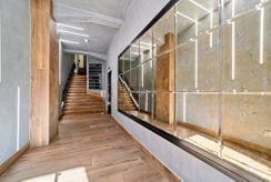 4 Golden Sq, London to rent - Interior Photo - Image 3 of 4