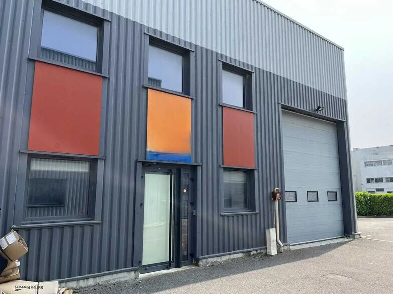 260 Rue Du Companet, Rillieux-la-Pape to rent - Building Photo - Image 2 of 22