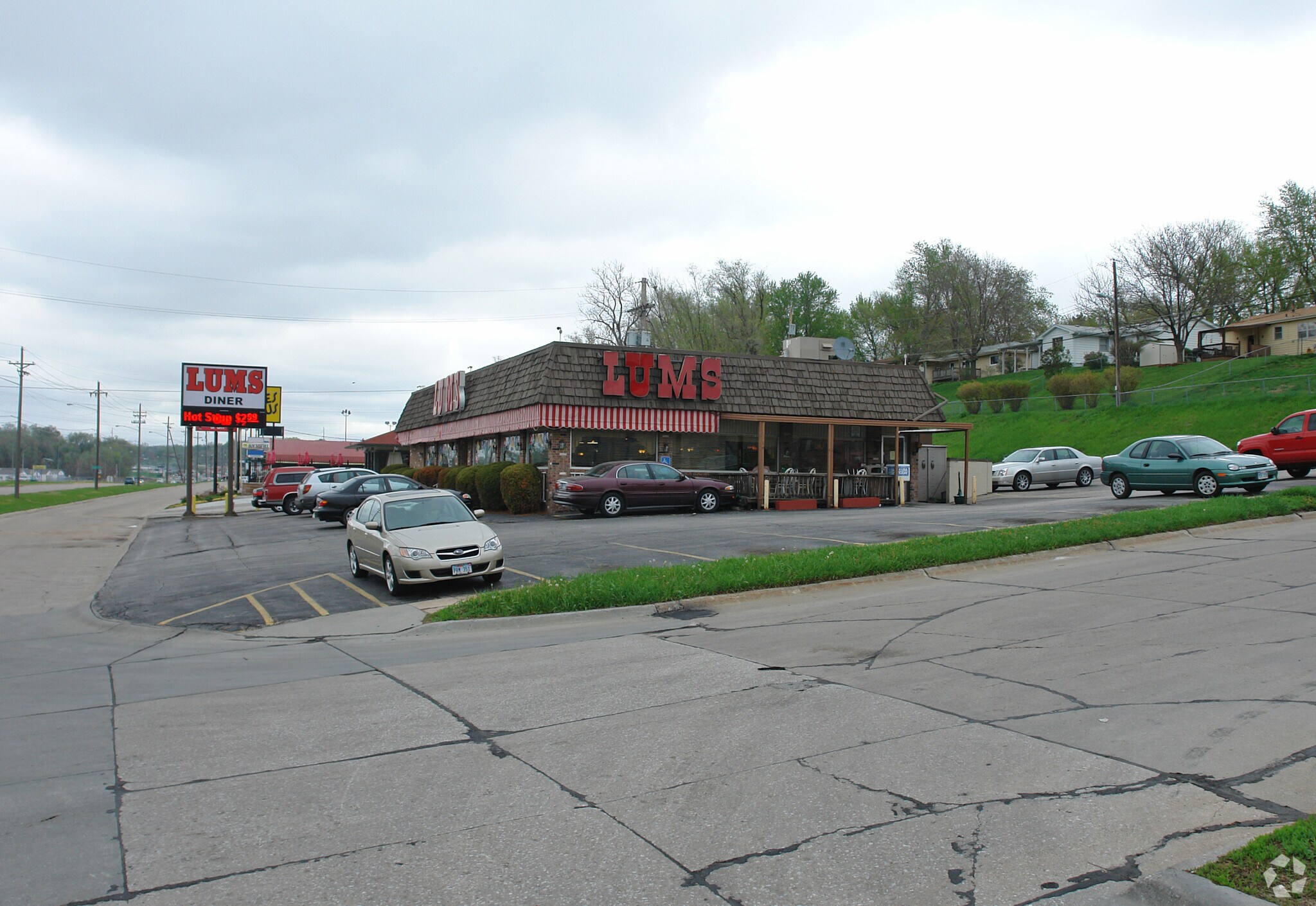 511 Fort Crook Rd N, Bellevue, NE for sale Primary Photo- Image 1 of 1