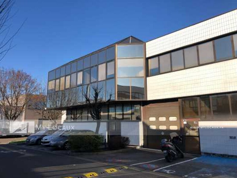 Light Industrial in Nanterre to rent - Primary Photo - Image 1 of 1