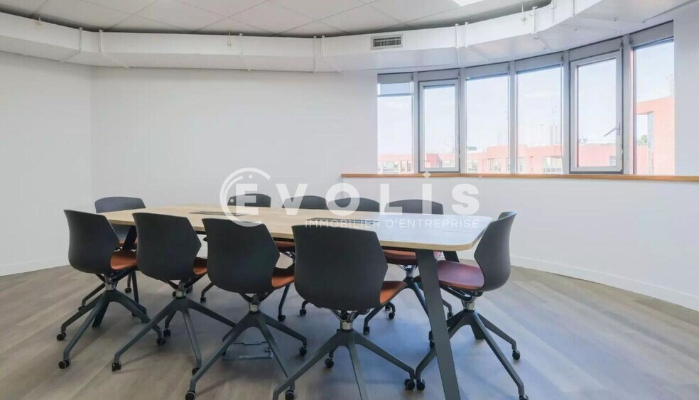 Office in Meudon to rent - Interior Photo - Image 1 of 13