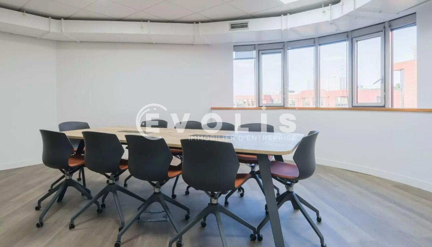 Office in Meudon to rent Interior Photo- Image 1 of 14