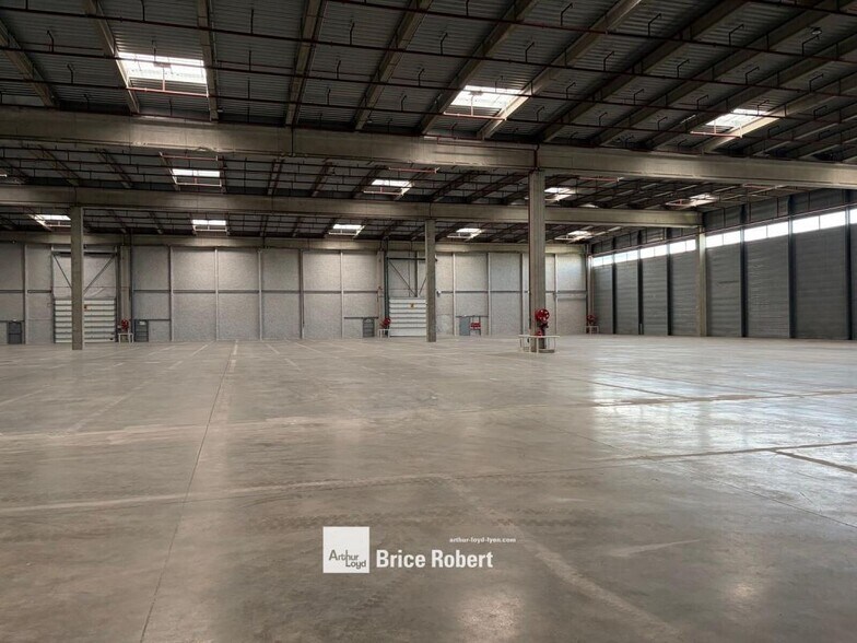Industrial in Mions to rent - Building Photo - Image 3 of 6