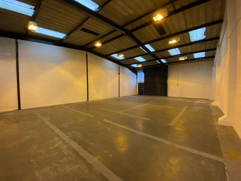 1-9 Napier Ct, Cumbernauld to rent - Building Photo - Image 2 of 18