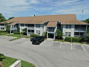 1440 Wildwood Lakes Blvd, Naples, FL for sale Primary Photo- Image 1 of 6