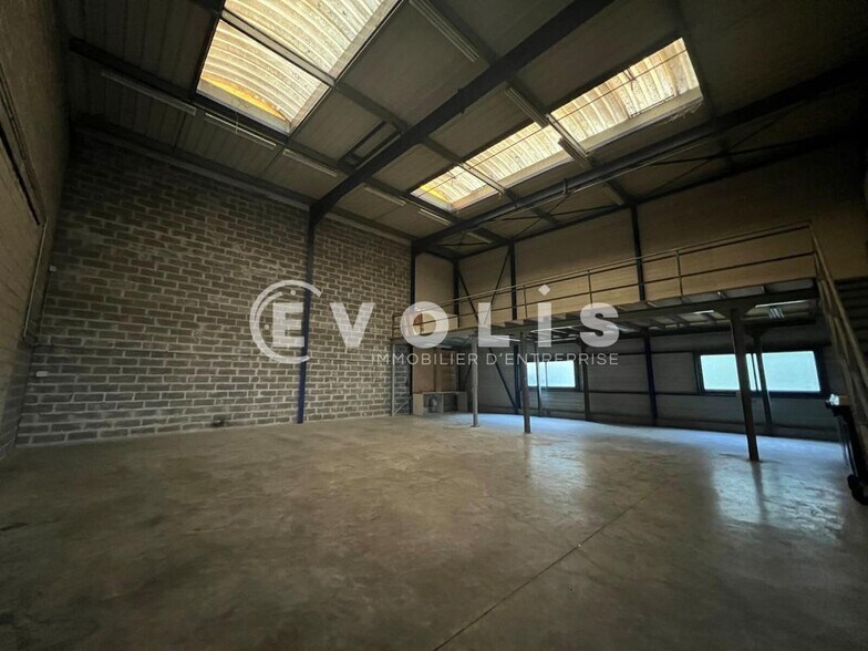Light Industrial in Champigny-sur-Marne to rent - Interior Photo - Image 2 of 11