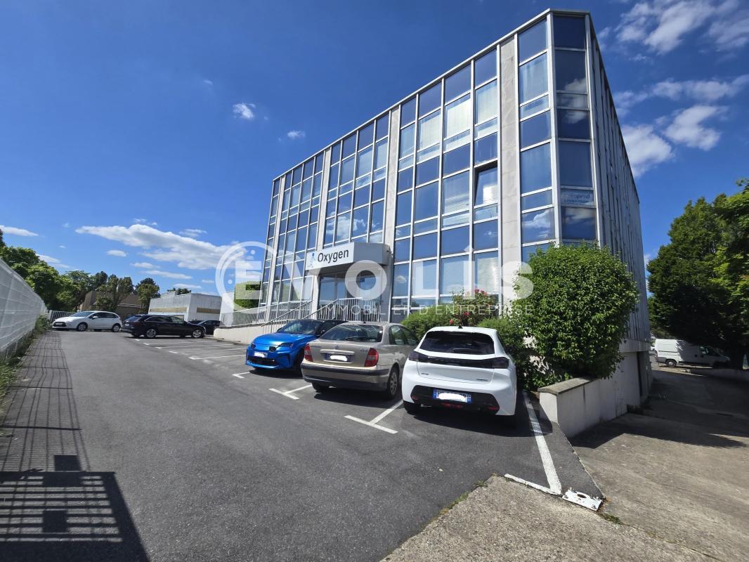 Office in Les Ulis to rent Building Photo- Image 1 of 9