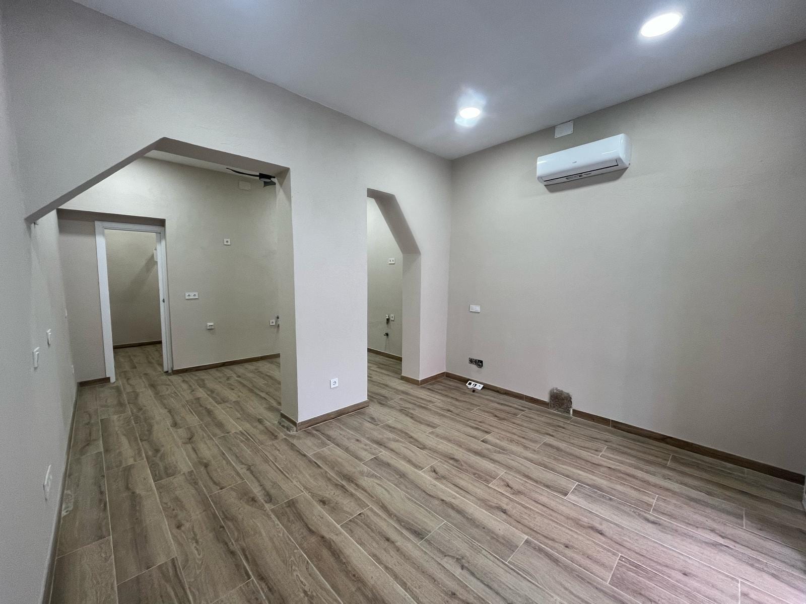 Retail in Madrid, Madrid to rent Interior Photo- Image 1 of 11