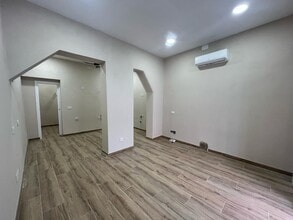 Retail in Madrid, Madrid to rent Interior Photo- Image 1 of 11