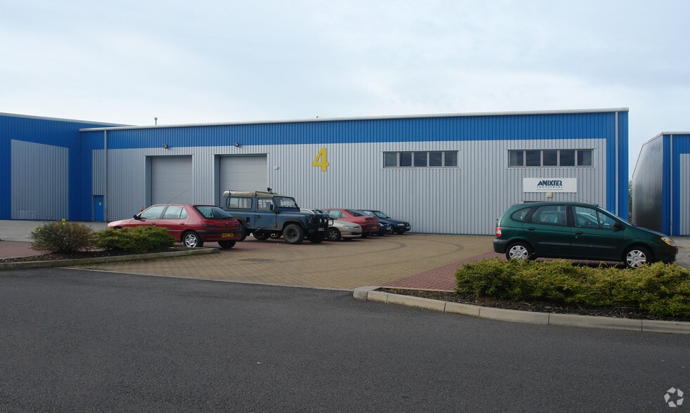 Spitfire Clos, Coventry to rent - Building Photo - Image 2 of 15