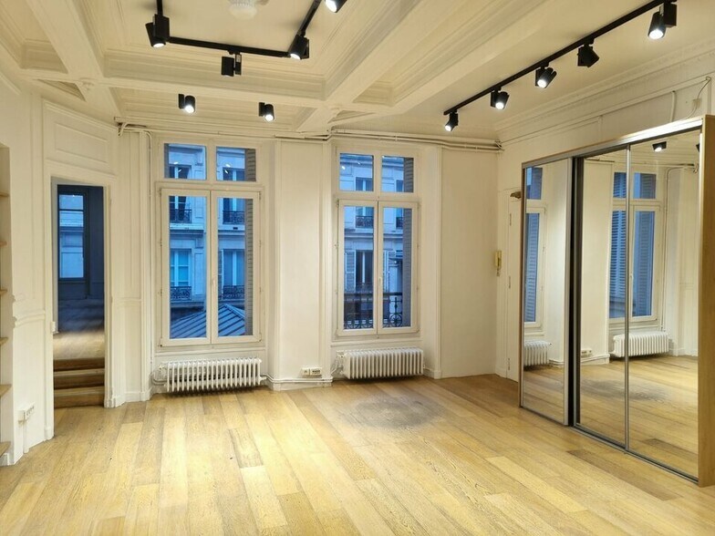 Office in Paris for sale - Interior Photo - Image 3 of 9