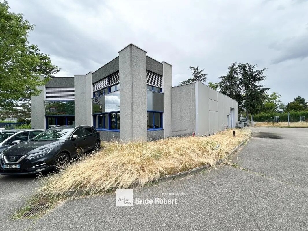Office in Decines-Charpieu to rent Building Photo- Image 1 of 13
