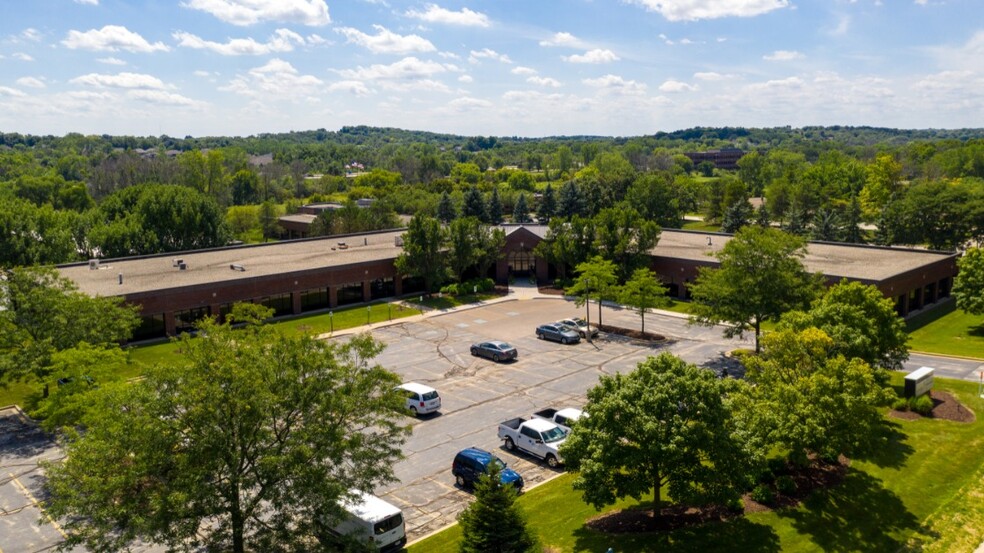 17975 W Sarah Ln, Brookfield, WI for rent - Building Photo - Image 1 of 9