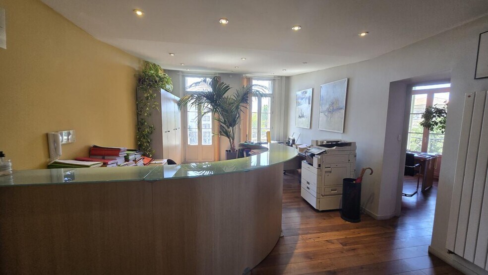 Office in Toulon to rent - Building Photo - Image 1 of 7