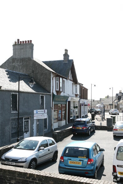 13 Main St, Kilmaurs to rent - Building Photo - Image 2 of 4
