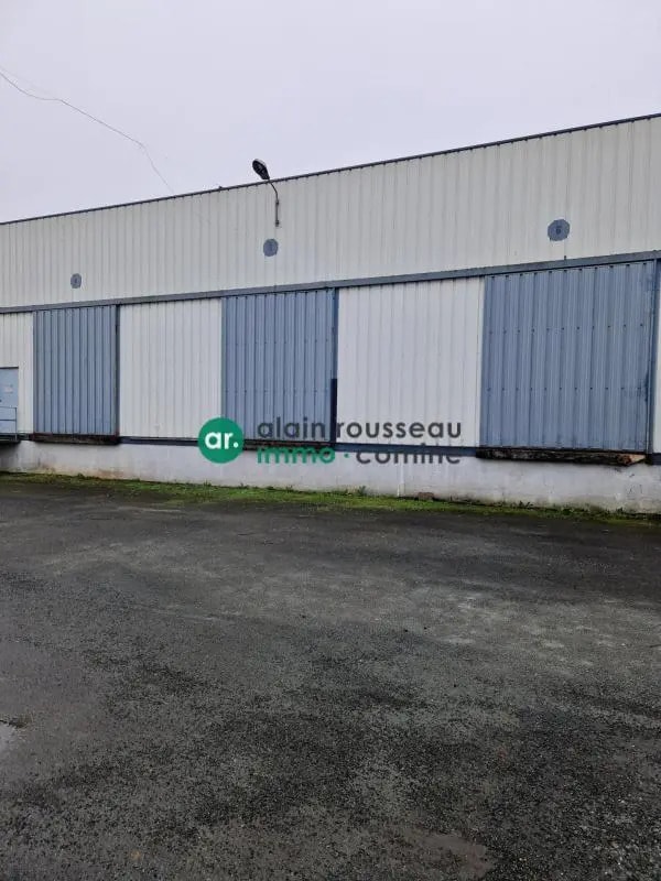 Location Local d'activités 960 m² - Photo 1