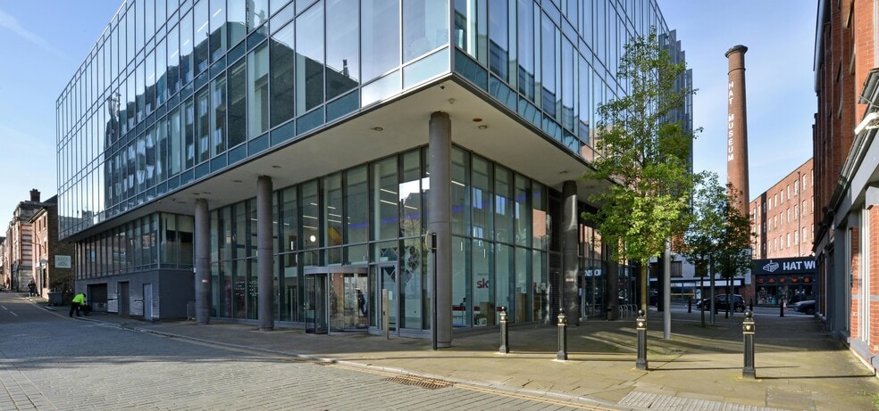 St Peters Sq, Stockport to rent - Building Photo - Image 2 of 28