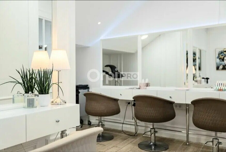 Retail in Tarbes for sale - Building Photo - Image 3 of 6