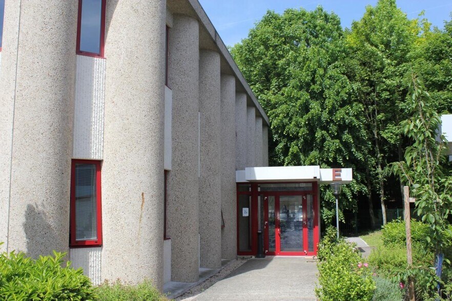 33 Rue Des Chardonnerets, Tremblay-en-France to rent - Building Photo - Image 2 of 6