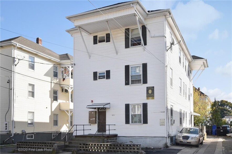 520 Hunt St, Central Falls, RI for sale - Primary Photo - Image 1 of 1